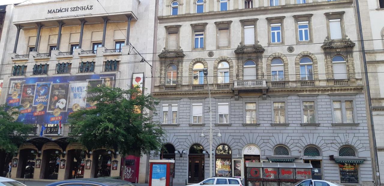 Tempo Courtyard Apartment Budapest